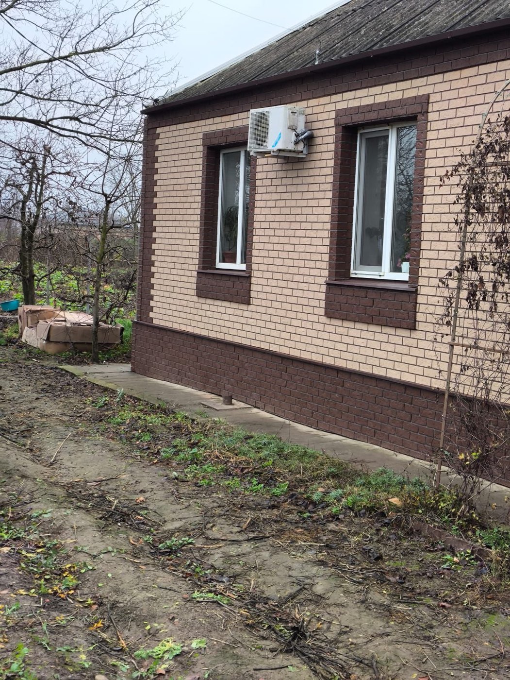Фасадные панели под кирпич: образец, фактура или деталь облицовки.